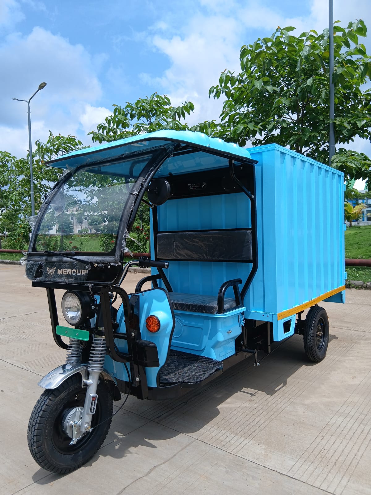 Voltus Leo+ electric 3-wheeler loader in sky blue, front three-quarter view